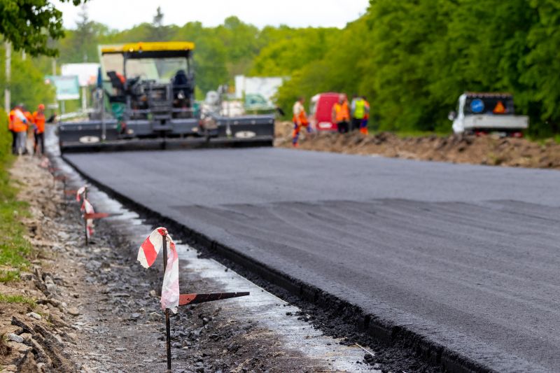 Commercial Asphalt Paving Vs. Concrete: Which Is Better For Businesses